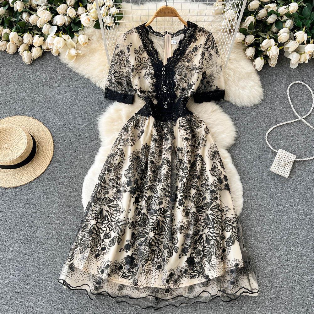 French Retro Mesh Embroidery Lace V-neck Dress Mid-length Large Swing A-line Skirt for Women 466